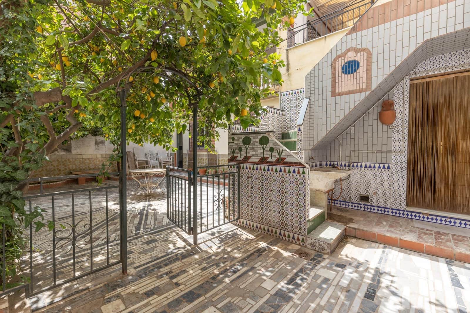 Casa de 5 habitaciones en Armilla en venta con garaje - 295.000 € (Ref: 9829408)