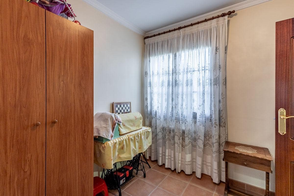 5 Zimmer Villa zu verkaufen in Cajar mit Garage - 560.000 € (Ref: 9831765)