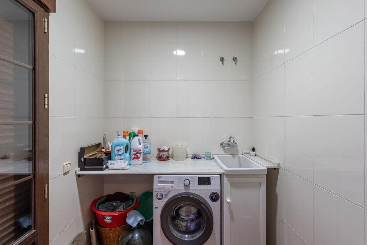 5 Zimmer Villa zu verkaufen in Cajar mit Garage - 560.000 € (Ref: 9831765)