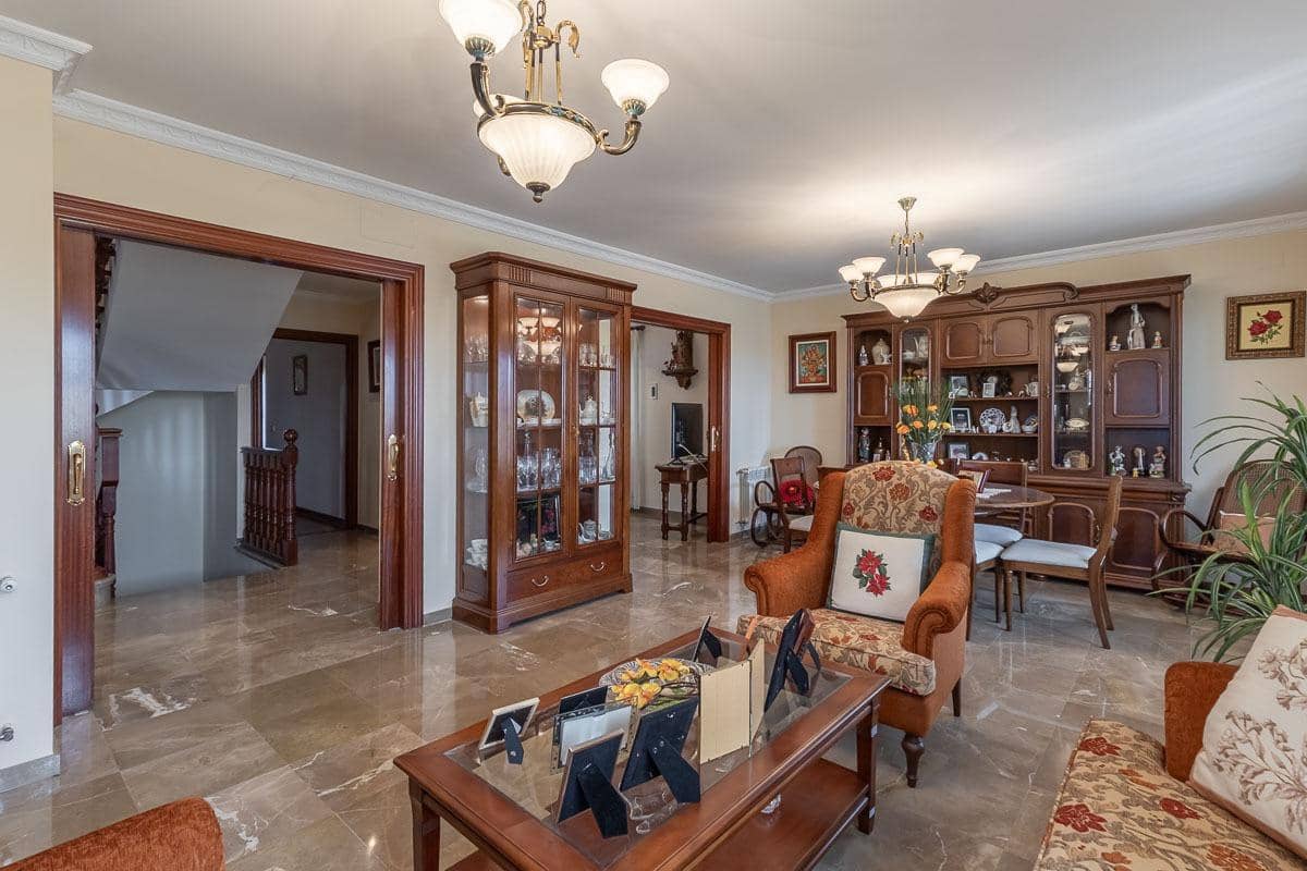 5 Zimmer Villa zu verkaufen in Cajar mit Garage - 560.000 € (Ref: 9831765)