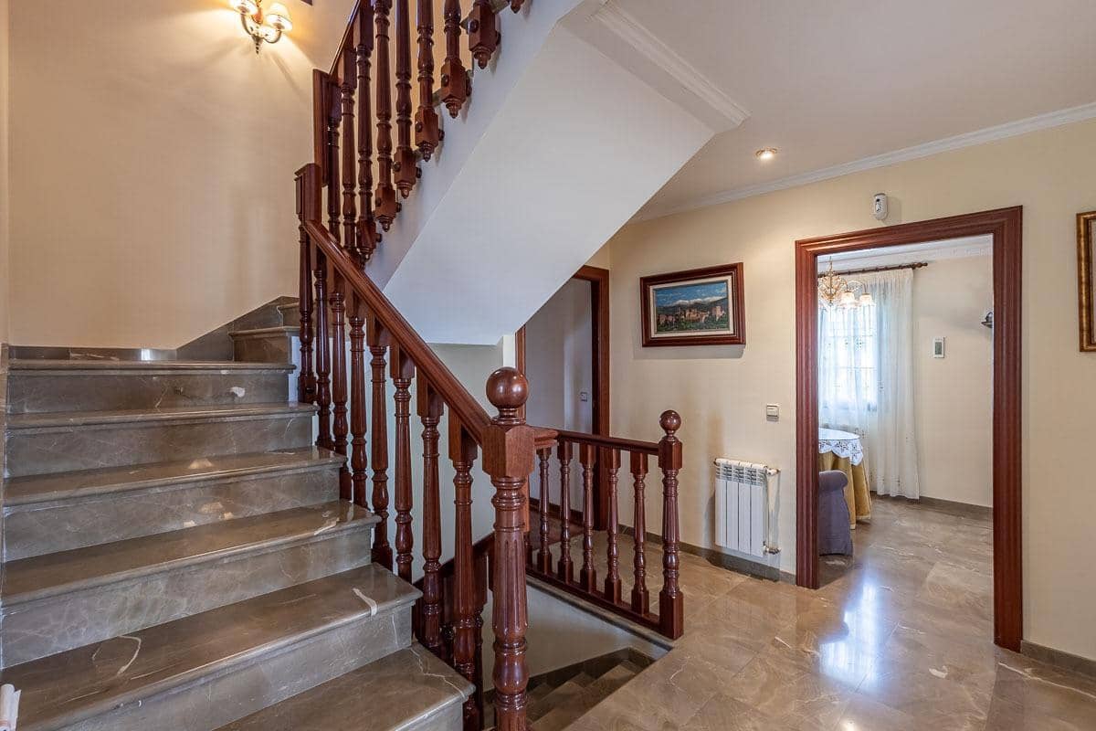 5 Zimmer Villa zu verkaufen in Cajar mit Garage - 560.000 € (Ref: 9831765)