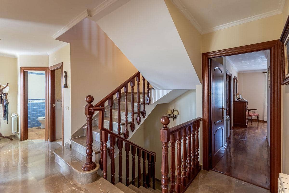 5 Zimmer Villa zu verkaufen in Cajar mit Garage - 560.000 € (Ref: 9831765)