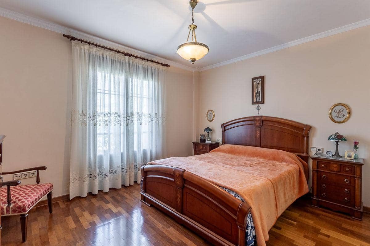 5 Zimmer Villa zu verkaufen in Cajar mit Garage - 560.000 € (Ref: 9831765)