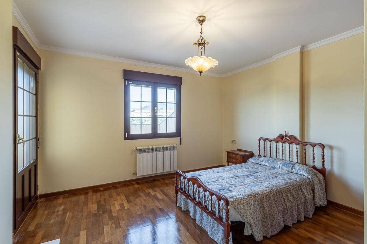 5 Zimmer Villa zu verkaufen in Cajar mit Garage - 560.000 € (Ref: 9831765)