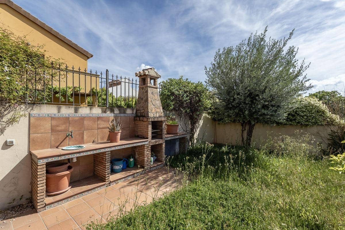 5 Zimmer Villa zu verkaufen in Cajar mit Garage - 560.000 € (Ref: 9831765)