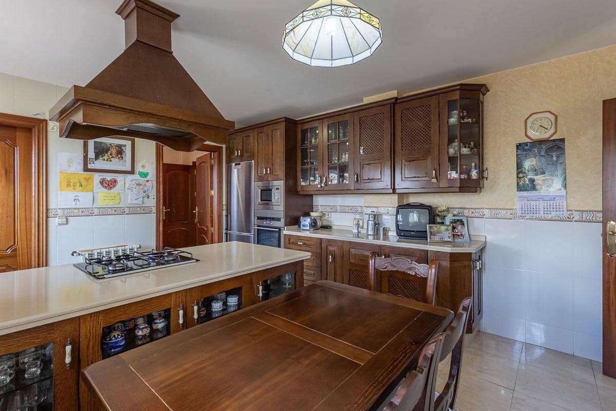 5 Zimmer Villa zu verkaufen in Cajar mit Garage - 560.000 € (Ref: 9831765)