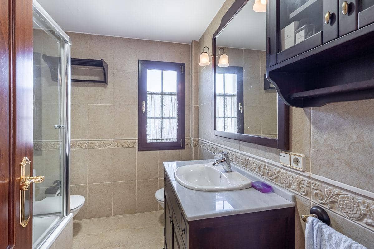 5 Zimmer Villa zu verkaufen in Cajar mit Garage - 560.000 € (Ref: 9831765)