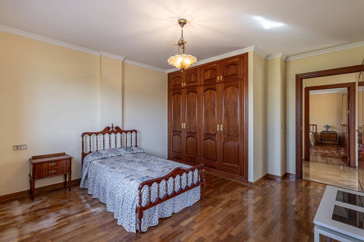 5 Zimmer Villa zu verkaufen in Cajar mit Garage - 560.000 € (Ref: 9831765)
