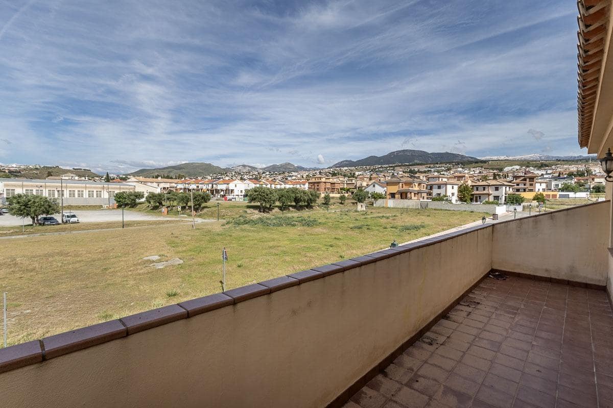 5 Zimmer Villa zu verkaufen in Cajar mit Garage - 560.000 € (Ref: 9831765)