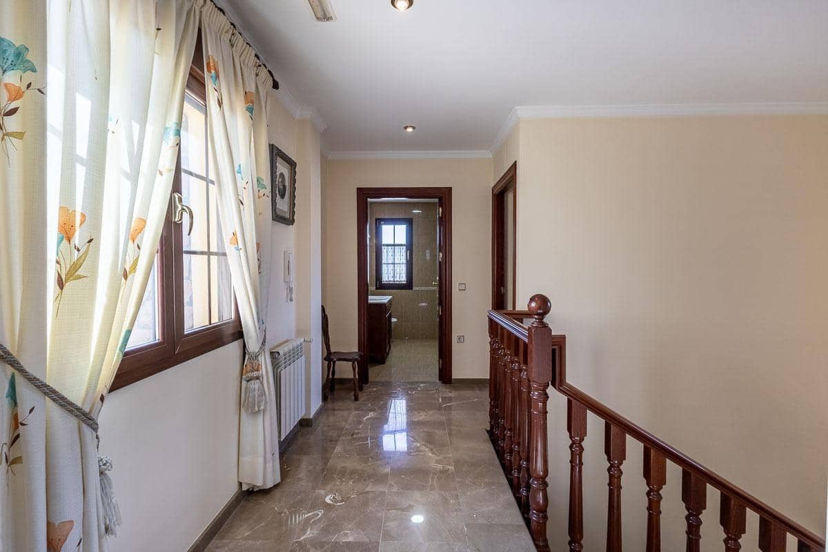 5 Zimmer Villa zu verkaufen in Cajar mit Garage - 560.000 € (Ref: 9831765)