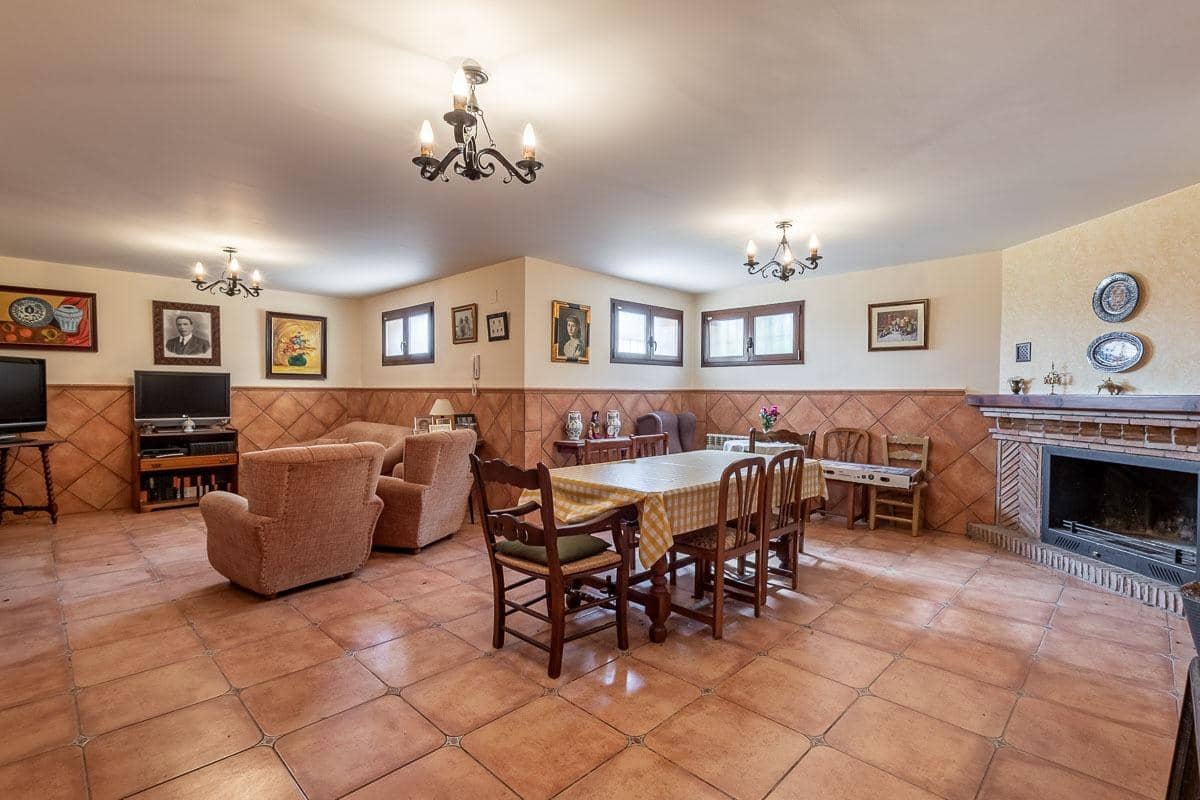5 Zimmer Villa zu verkaufen in Cajar mit Garage - 560.000 € (Ref: 9831765)