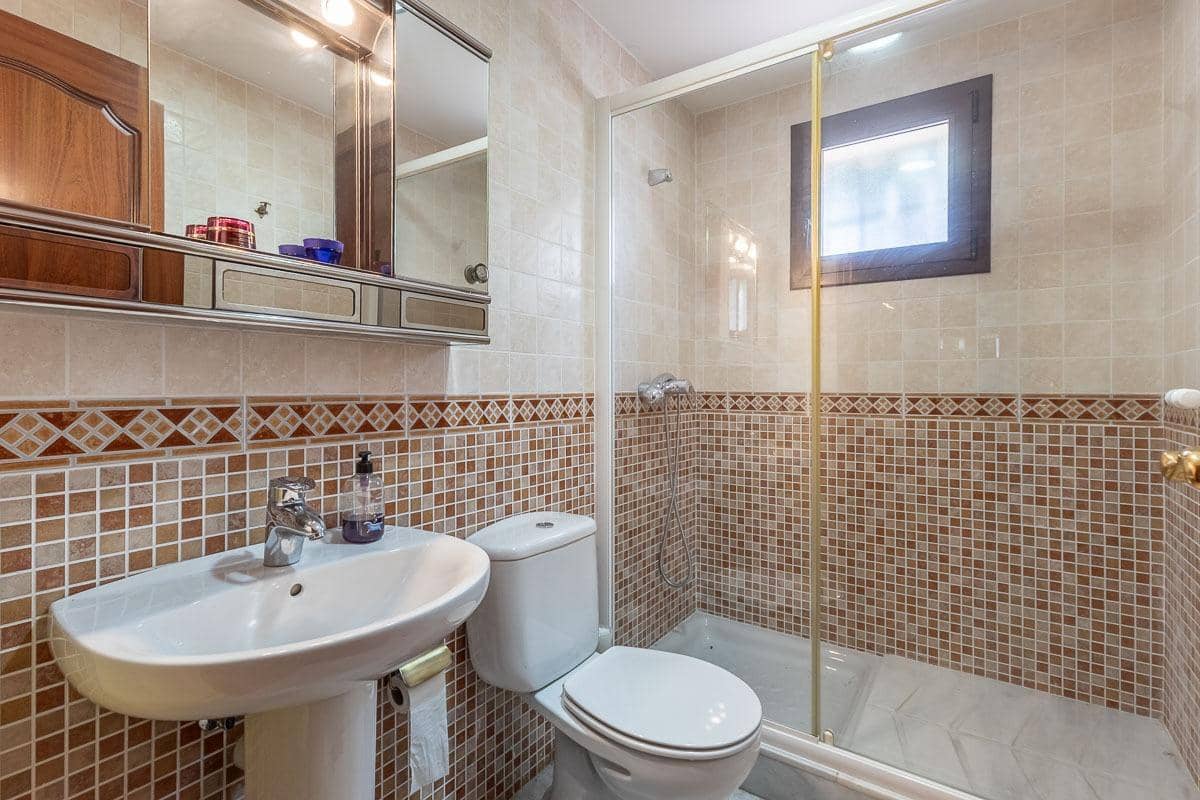 5 Zimmer Villa zu verkaufen in Cajar mit Garage - 560.000 € (Ref: 9831765)