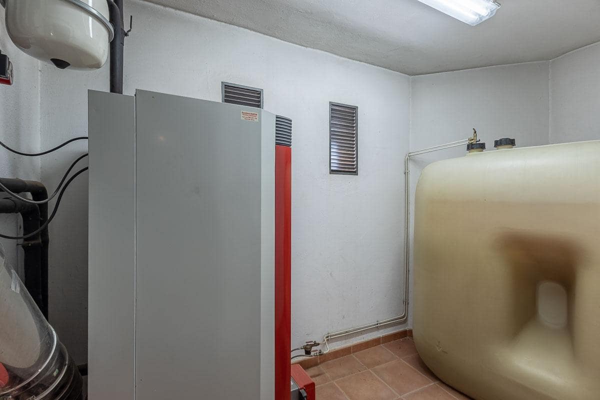 5 Zimmer Villa zu verkaufen in Cajar mit Garage - 560.000 € (Ref: 9831765)