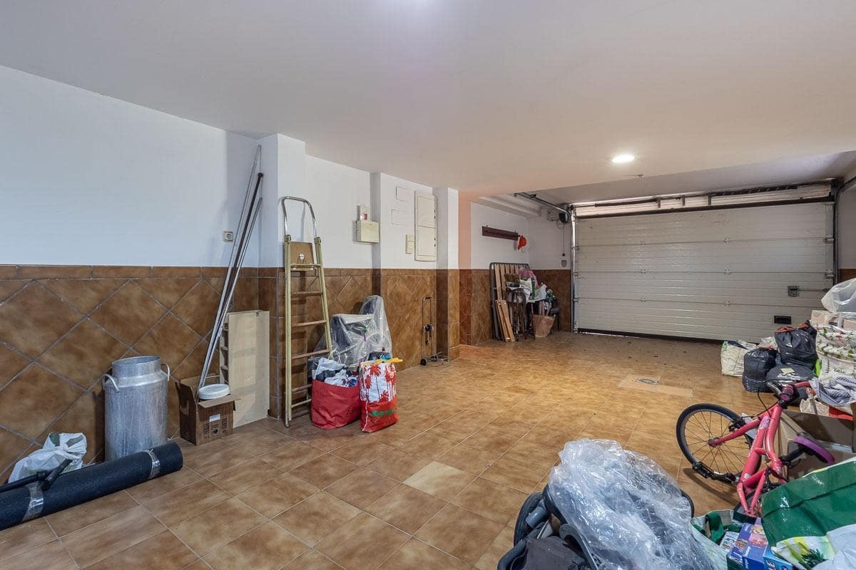 5 Zimmer Villa zu verkaufen in Cajar mit Garage - 560.000 € (Ref: 9831765)