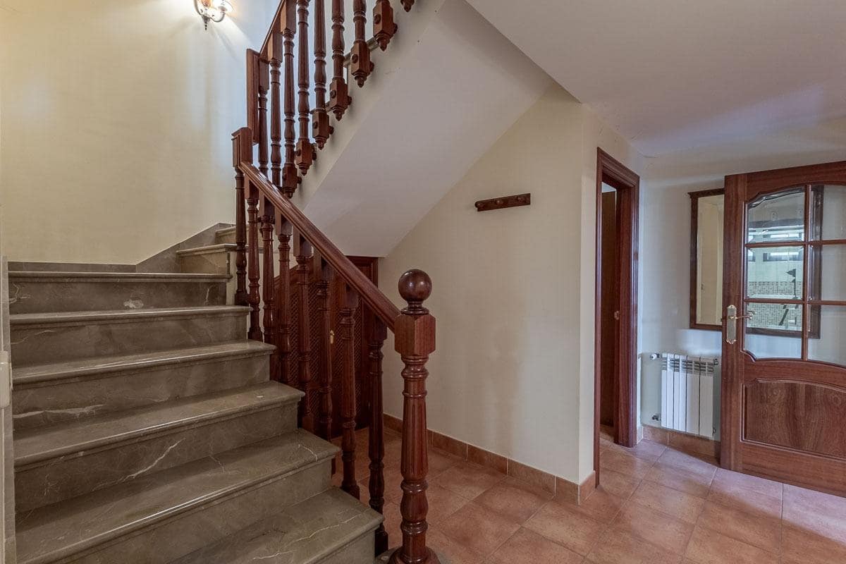 5 Zimmer Villa zu verkaufen in Cajar mit Garage - 560.000 € (Ref: 9831765)