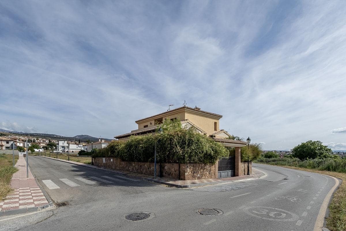 5 Zimmer Villa zu verkaufen in Cajar mit Garage - 560.000 € (Ref: 9831765)