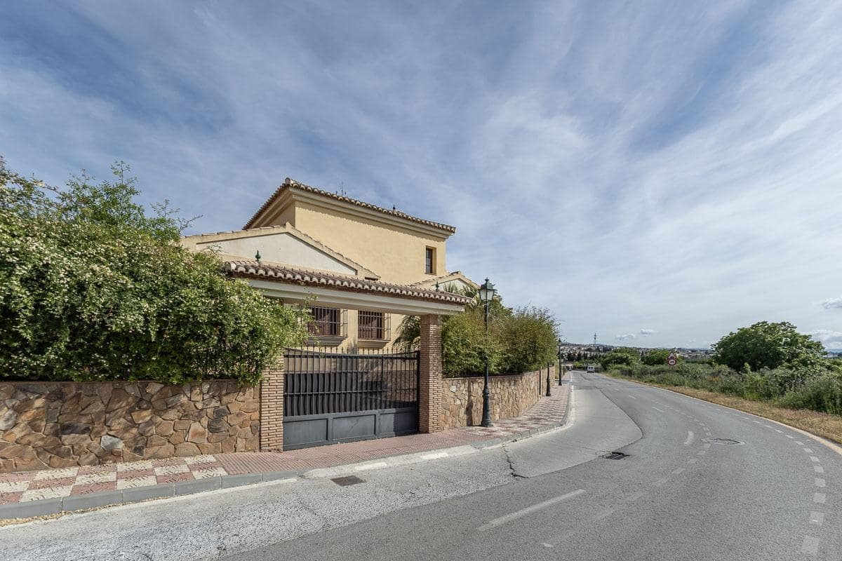 5 Zimmer Villa zu verkaufen in Cajar mit Garage - 560.000 € (Ref: 9831765)