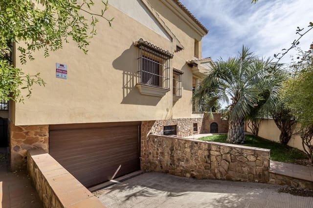 Chalet de 5 habitaciones en Cájar en venta con garaje - 530.000 € (Ref: 9831765)