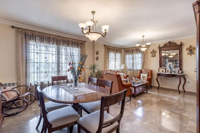 Chalet de 5 habitaciones en Cájar en venta con garaje - 530.000 € (Ref: 9831765)