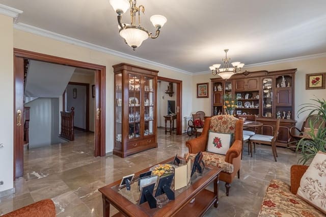 Chalet de 5 habitaciones en Cájar en venta con garaje - 530.000 € (Ref: 9831765)