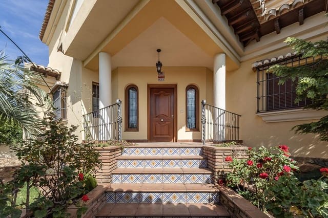 Chalet de 5 habitaciones en Cájar en venta con garaje - 530.000 € (Ref: 9831765)