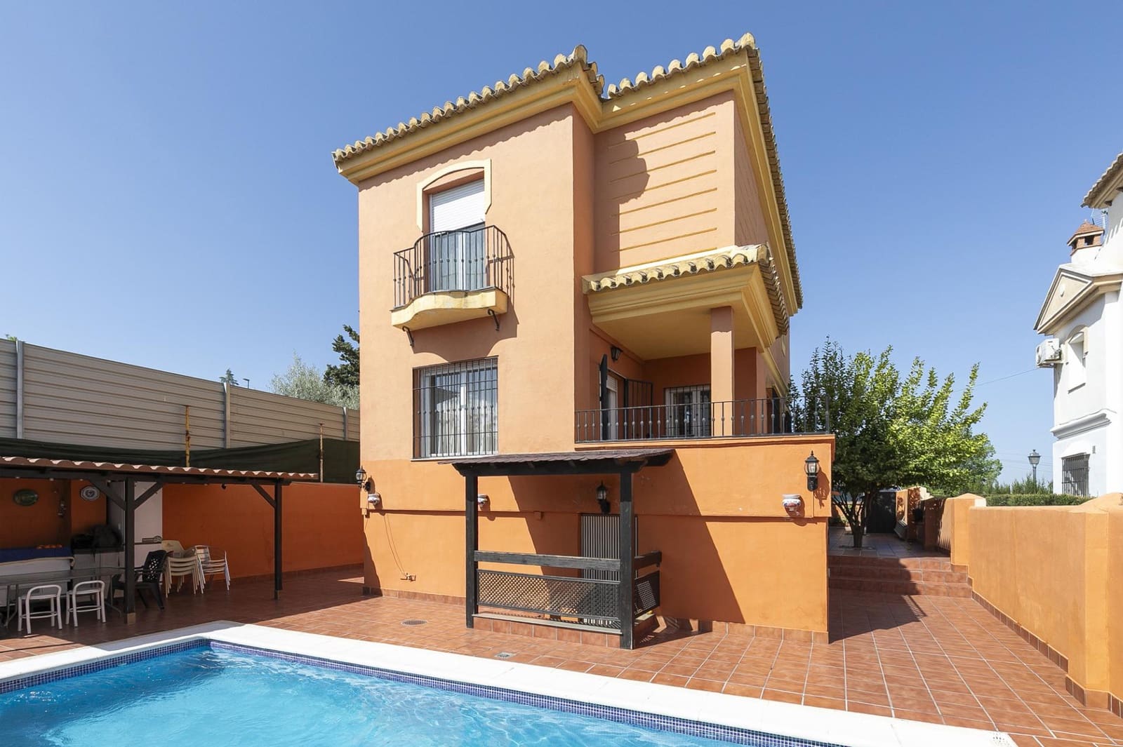 5 chambre Villa/Maison à vendre à Gojar avec piscine - 360 000 € (Ref: 9833948)