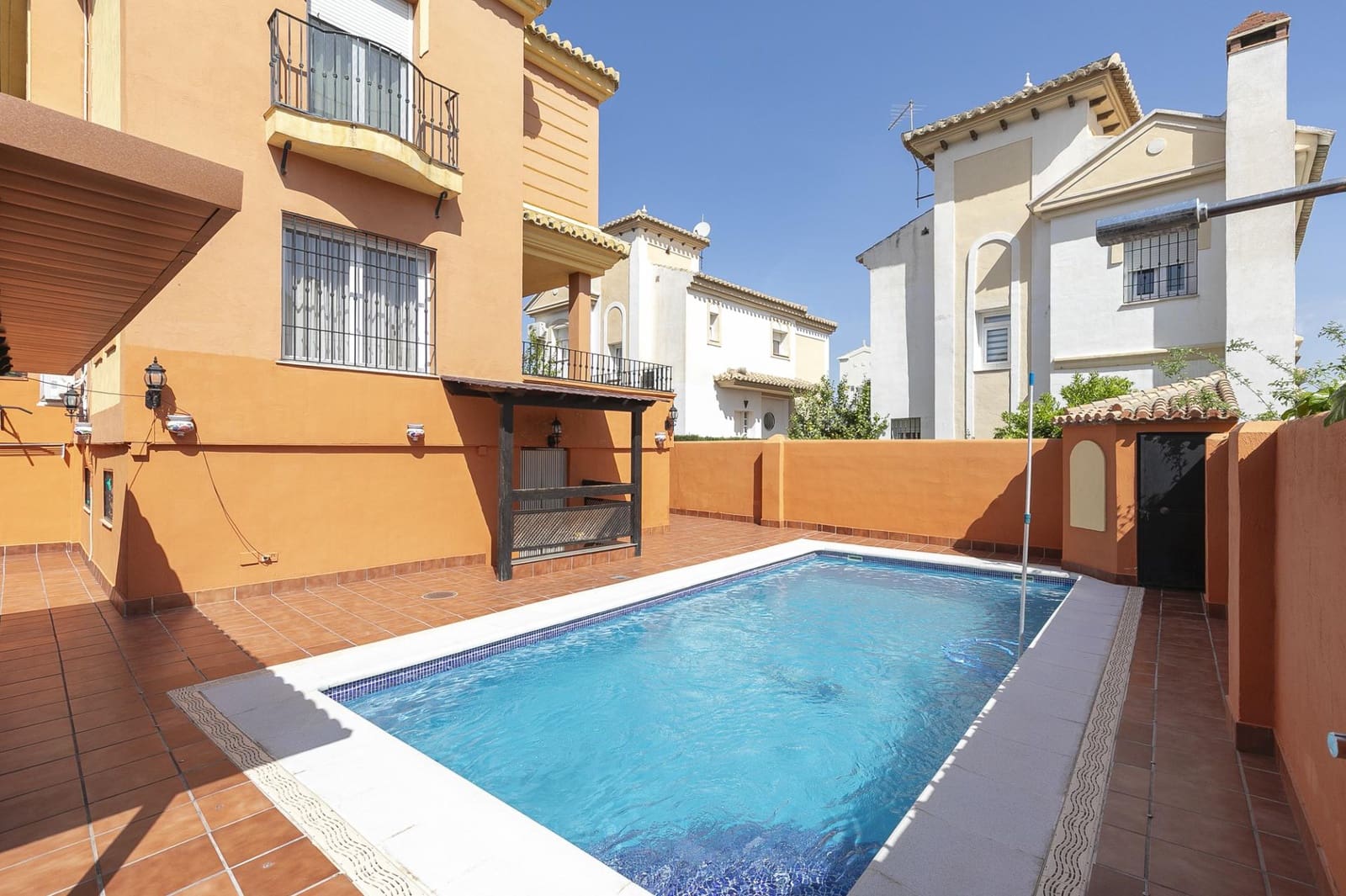 5 chambre Villa/Maison à vendre à Gojar avec piscine - 360 000 € (Ref: 9833948)
