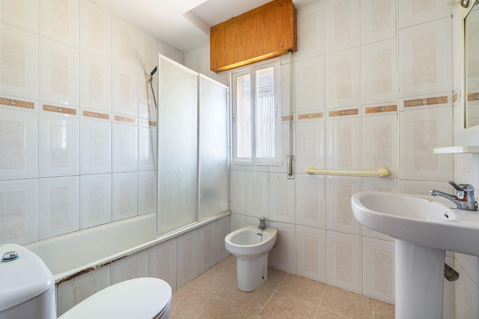 5 Zimmer Villa zu verkaufen in Dilar mit Pool Garage - 249.000 € (Ref: 9833949)
