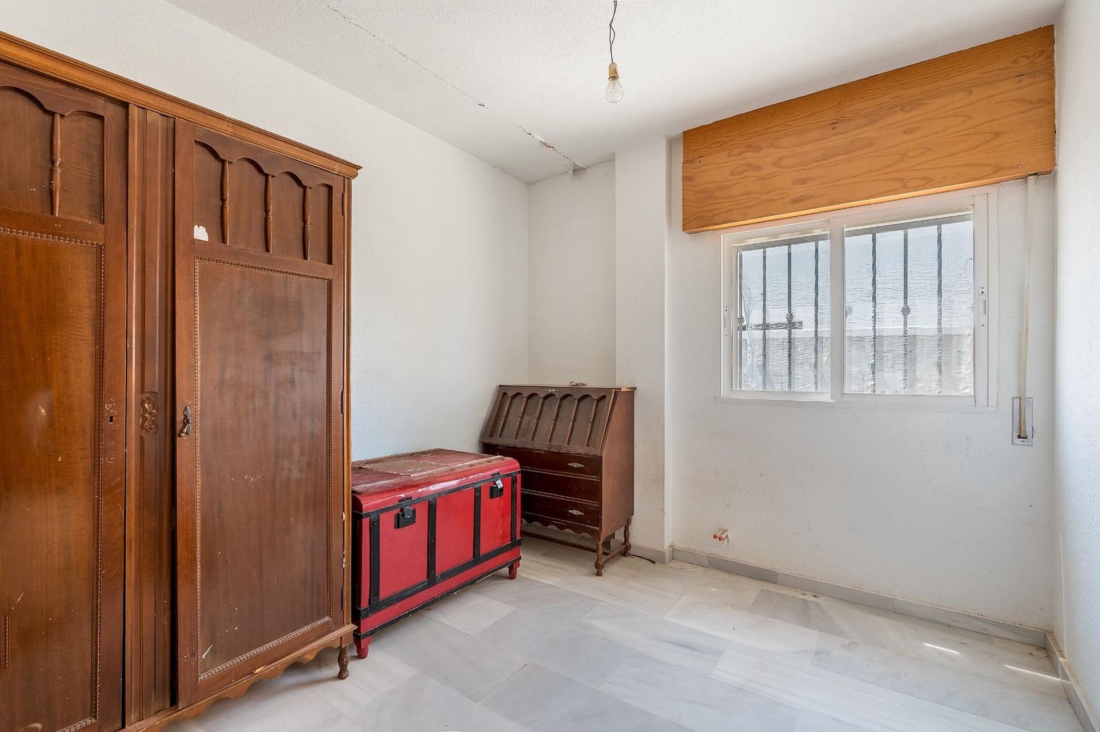 5 Zimmer Villa zu verkaufen in Dilar mit Pool Garage - 249.000 € (Ref: 9833949)