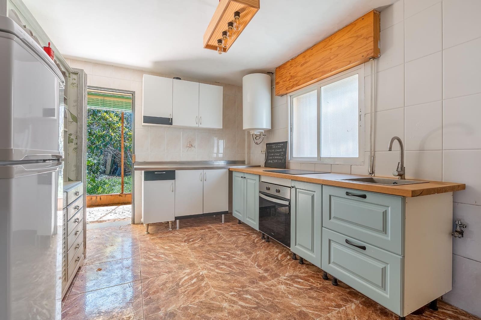 5 Zimmer Villa zu verkaufen in Dilar mit Pool Garage - 249.000 € (Ref: 9833949)