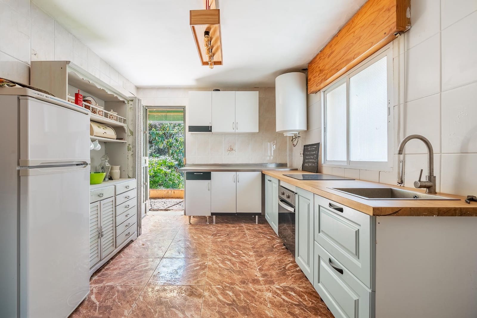 5 Zimmer Villa zu verkaufen in Dilar mit Pool Garage - 249.000 € (Ref: 9833949)