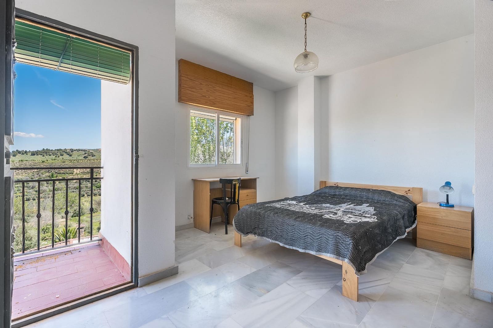 5 Zimmer Villa zu verkaufen in Dilar mit Pool Garage - 249.000 € (Ref: 9833949)