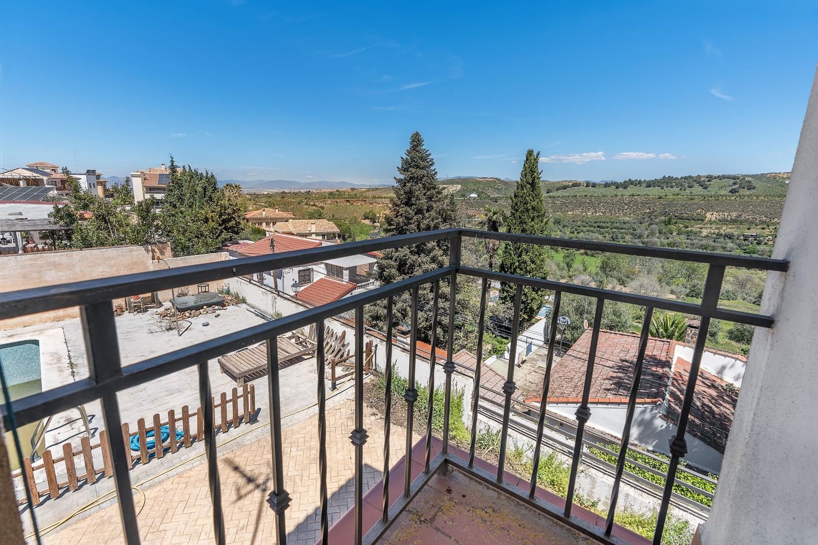 5 Zimmer Villa zu verkaufen in Dilar mit Pool Garage - 249.000 € (Ref: 9833949)