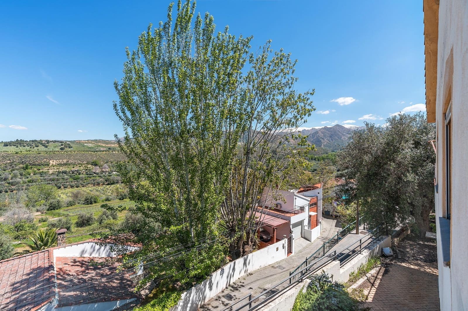 5 Zimmer Villa zu verkaufen in Dilar mit Pool Garage - 249.000 € (Ref: 9833949)