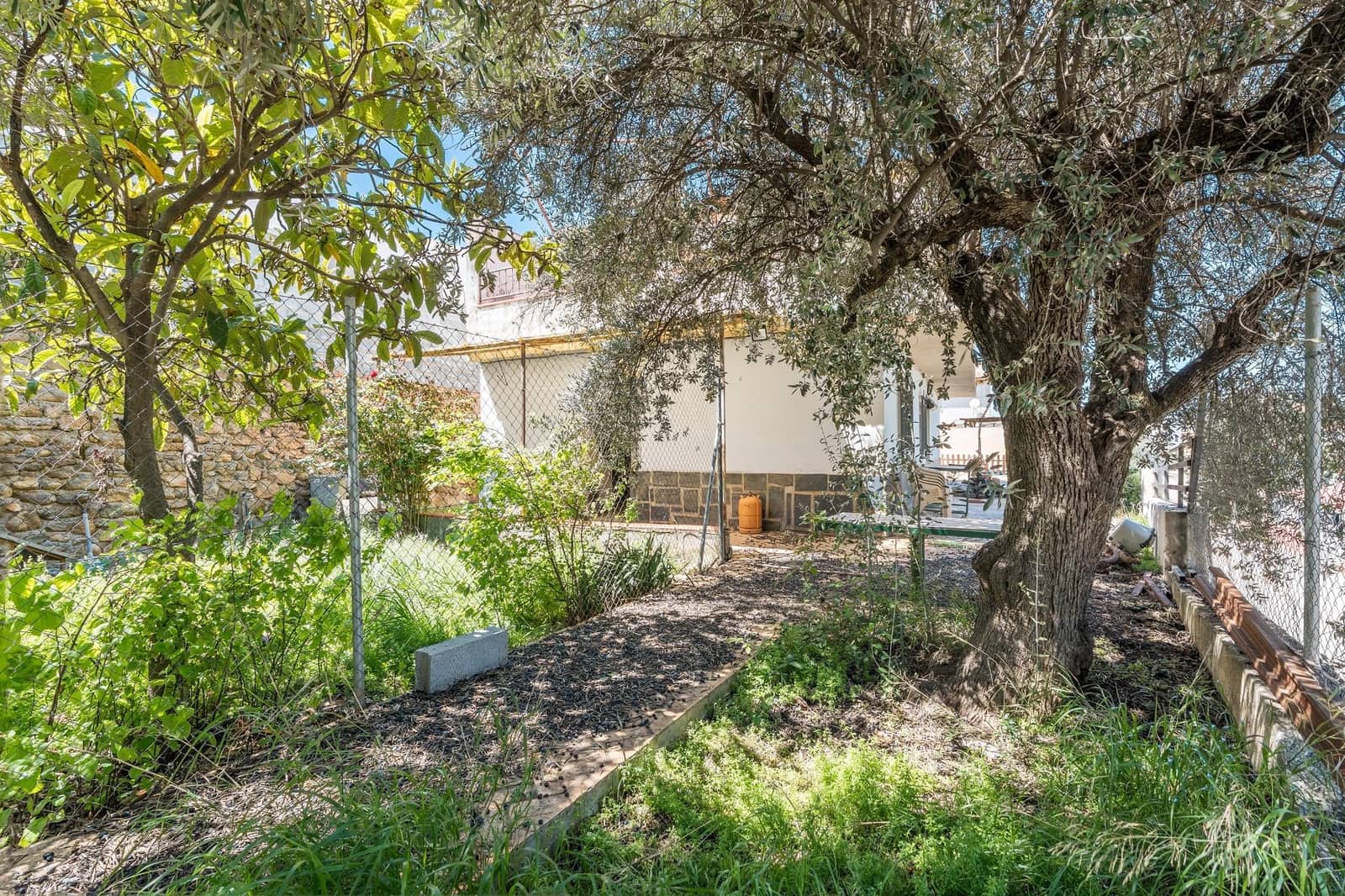 5 Zimmer Villa zu verkaufen in Dilar mit Pool Garage - 249.000 € (Ref: 9833949)