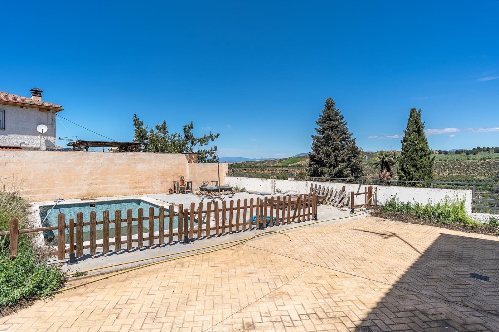 5 Zimmer Villa zu verkaufen in Dilar mit Pool Garage - 249.000 € (Ref: 9833949)