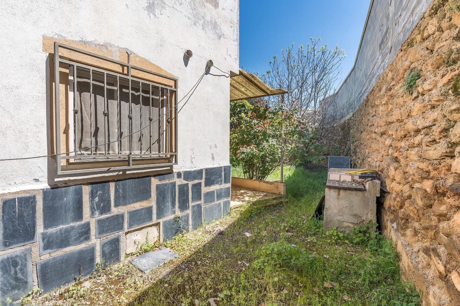 5 Zimmer Villa zu verkaufen in Dilar mit Pool Garage - 249.000 € (Ref: 9833949)