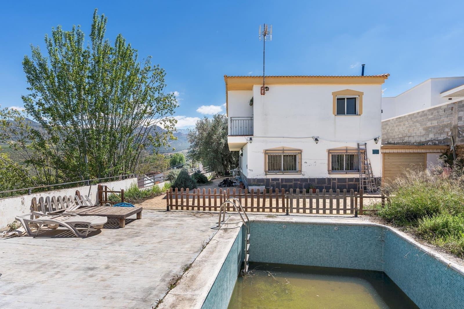 5 Zimmer Villa zu verkaufen in Dilar mit Pool Garage - 249.000 € (Ref: 9833949)