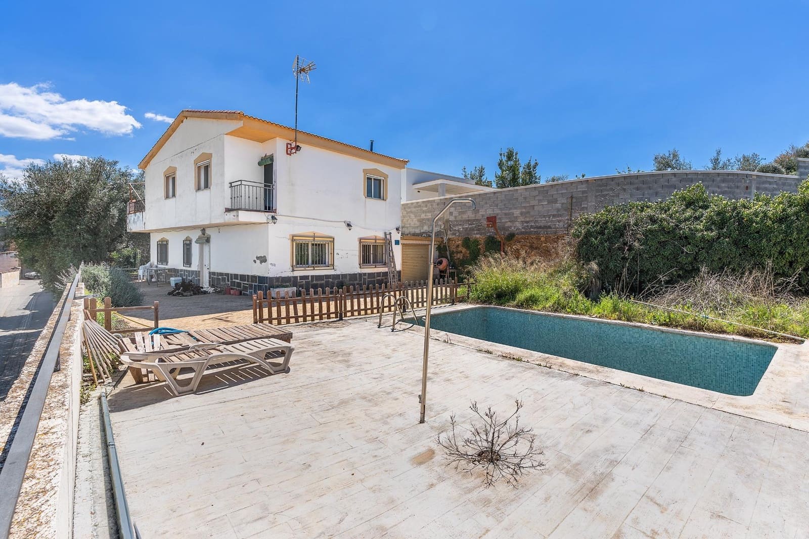 5 Zimmer Villa zu verkaufen in Dilar mit Pool Garage - 249.000 € (Ref: 9833949)