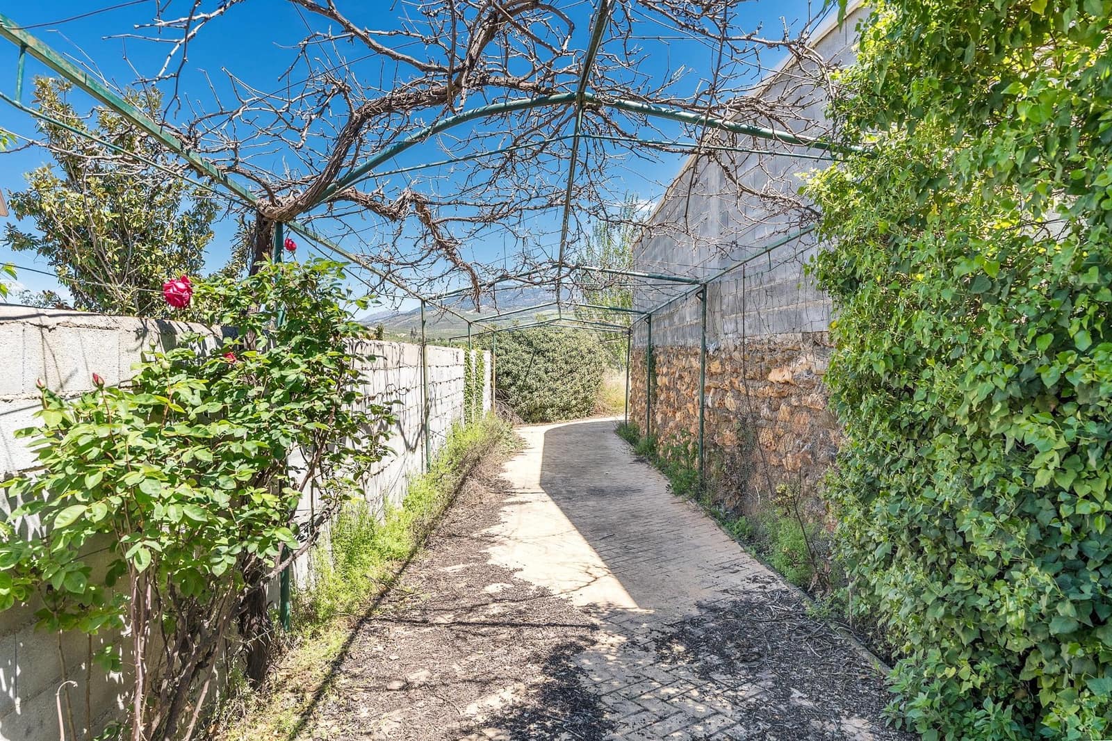 5 Zimmer Villa zu verkaufen in Dilar mit Pool Garage - 249.000 € (Ref: 9833949)