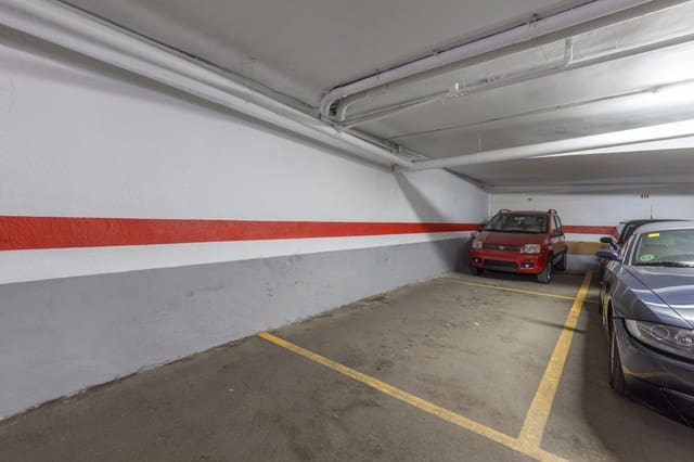 Garage til salg i Centro, Granada by - € 57.500 (Ref: 9849729)
