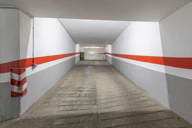 Garage til salg i Centro, Granada by - € 57.500 (Ref: 9849729)