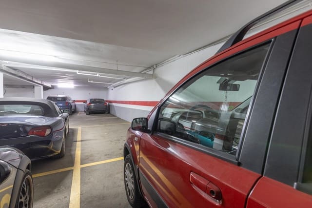 Garage til salg i Centro, Granada by - € 57.500 (Ref: 9849729)