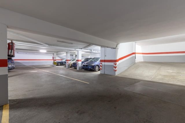 Garage til salg i Centro, Granada by - € 57.500 (Ref: 9849729)