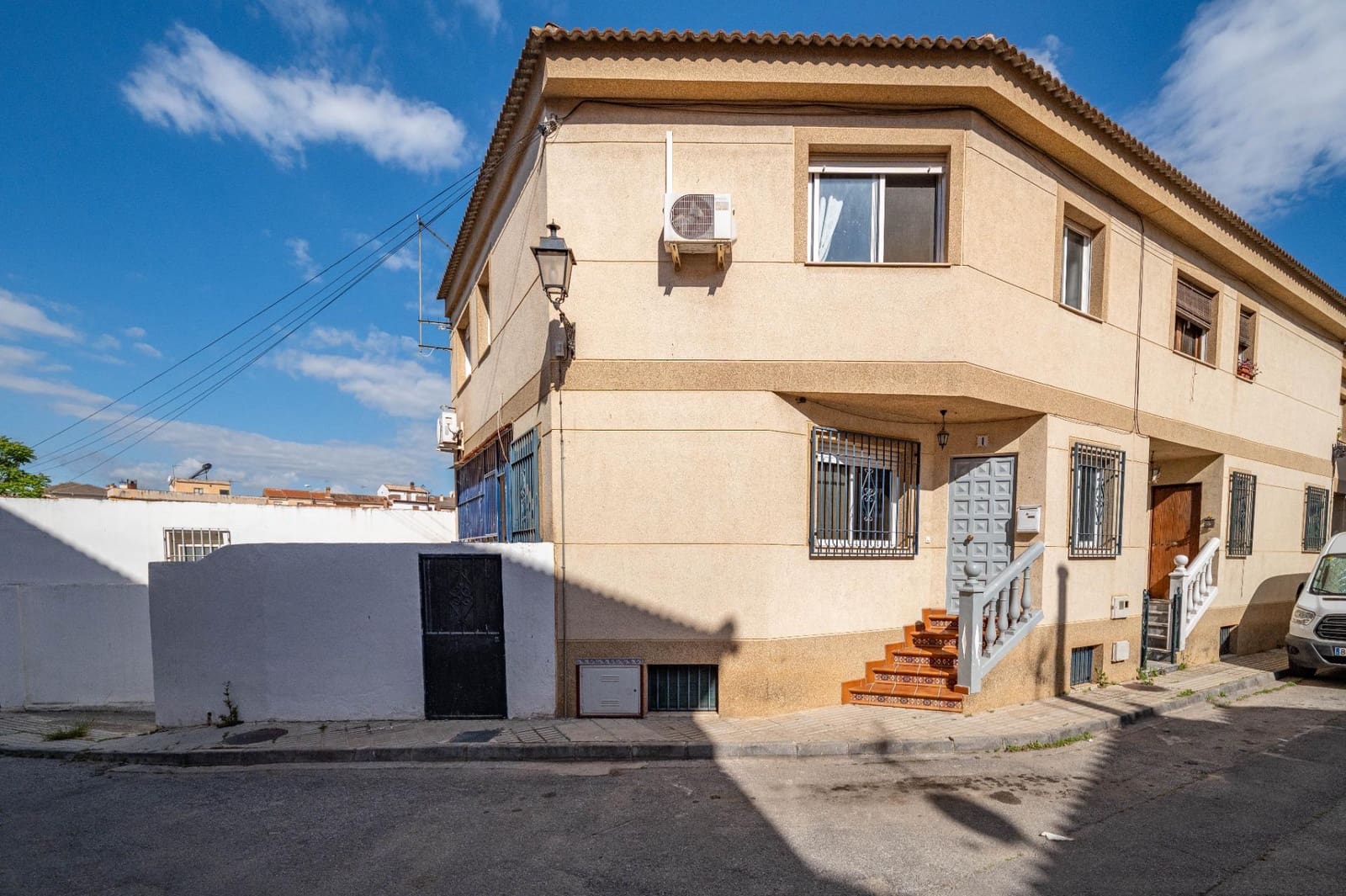 Casa de 3 habitaciones en Las Gabias en venta con garaje - 176.900 € (Ref: 9849740)