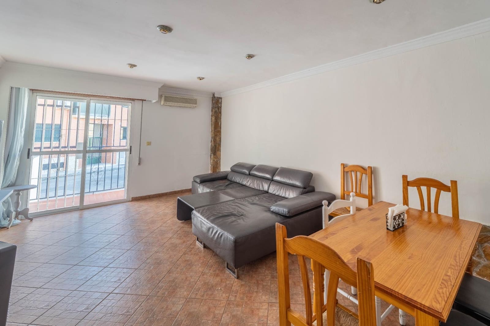 Casa de 3 habitaciones en Las Gabias en venta con garaje - 176.900 € (Ref: 9849740)