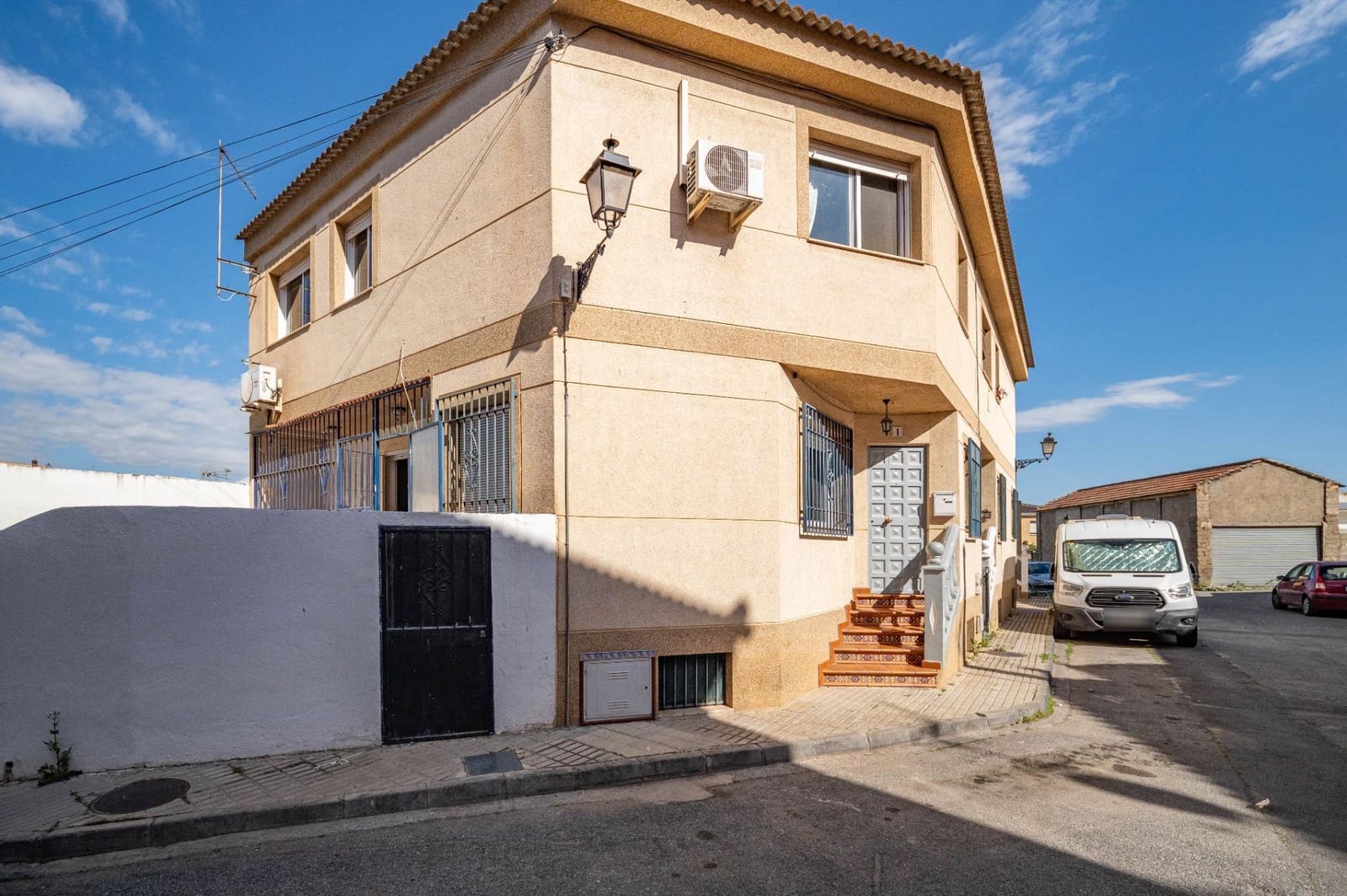 Casa de 3 habitaciones en Las Gabias en venta con garaje - 176.900 € (Ref: 9849740)