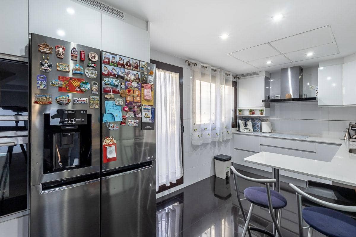 4 chambre Maison de Ville à vendre à Maracena avec garage - 439 000 € (Ref: 9849741)