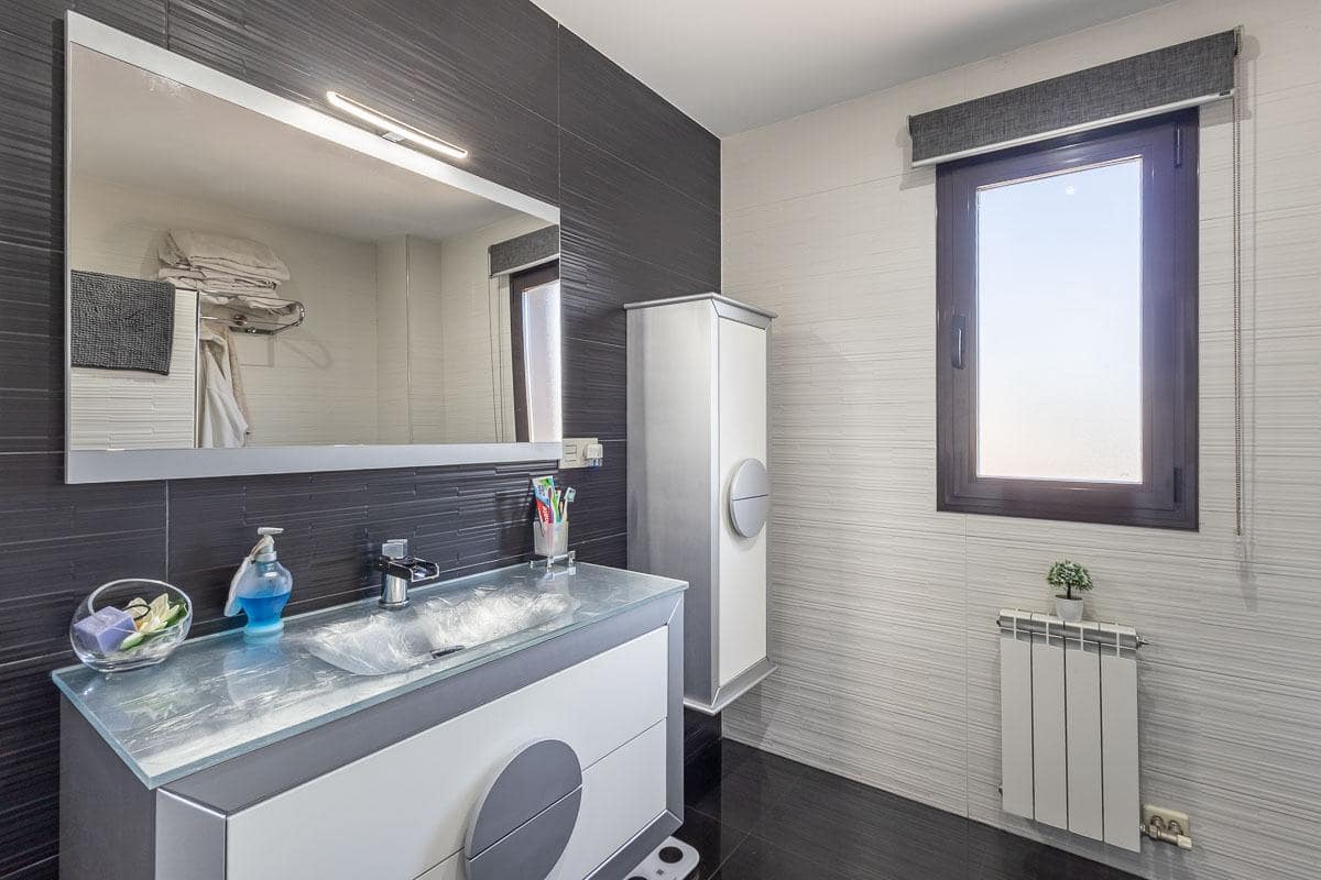 4 chambre Maison de Ville à vendre à Maracena avec garage - 439 000 € (Ref: 9849741)