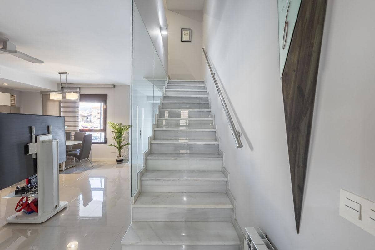 4 chambre Maison de Ville à vendre à Maracena avec garage - 439 000 € (Ref: 9849741)